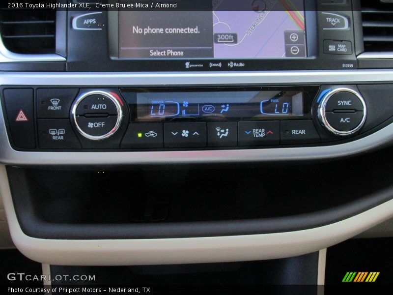 Creme Brulee Mica / Almond 2016 Toyota Highlander XLE