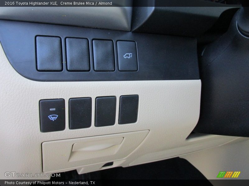 Creme Brulee Mica / Almond 2016 Toyota Highlander XLE