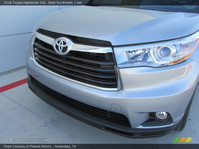 Silver Sky Metallic / Ash 2016 Toyota Highlander XLE