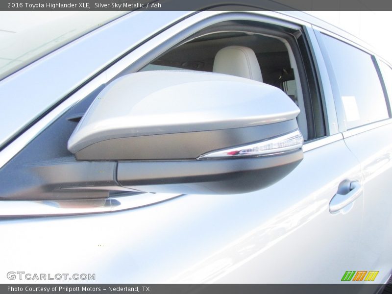 Silver Sky Metallic / Ash 2016 Toyota Highlander XLE