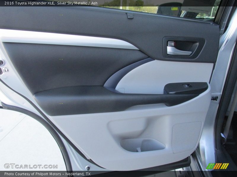Silver Sky Metallic / Ash 2016 Toyota Highlander XLE