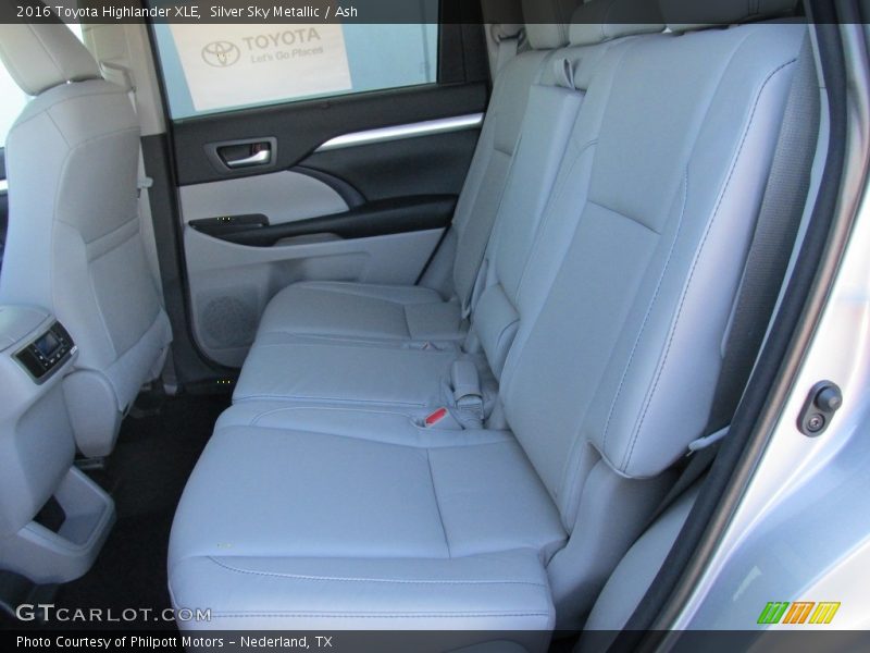 Silver Sky Metallic / Ash 2016 Toyota Highlander XLE