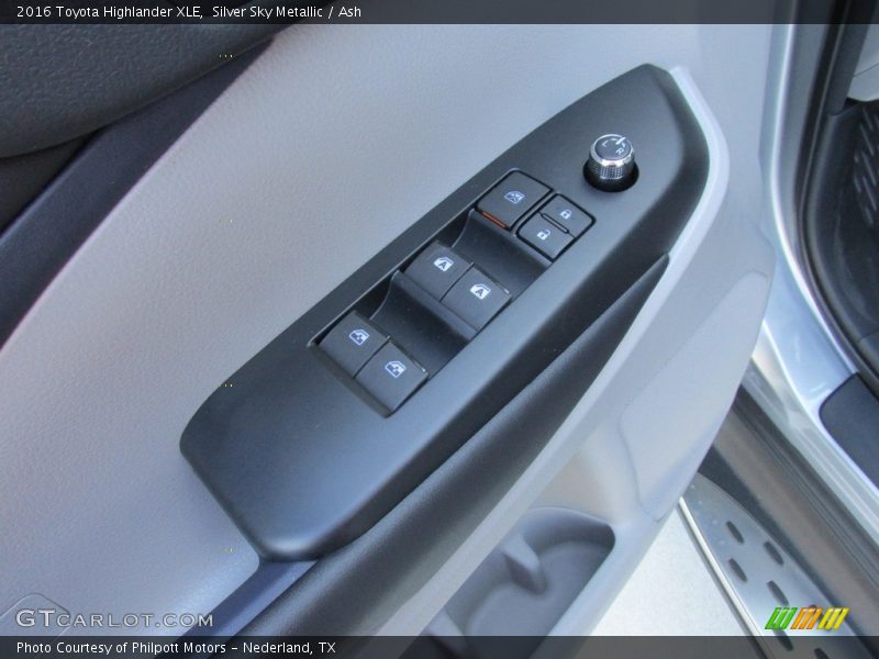 Silver Sky Metallic / Ash 2016 Toyota Highlander XLE