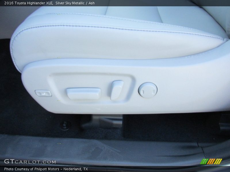 Silver Sky Metallic / Ash 2016 Toyota Highlander XLE