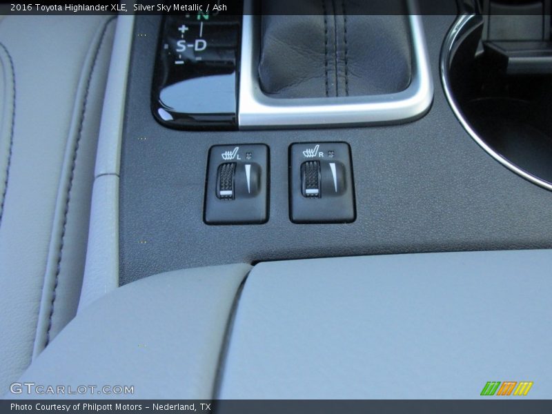 Silver Sky Metallic / Ash 2016 Toyota Highlander XLE