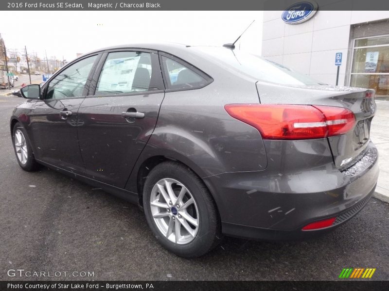 Magnetic / Charcoal Black 2016 Ford Focus SE Sedan