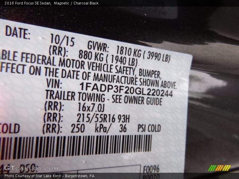 Magnetic / Charcoal Black 2016 Ford Focus SE Sedan