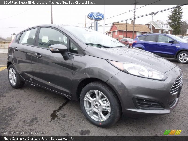 Front 3/4 View of 2016 Fiesta SE Hatchback