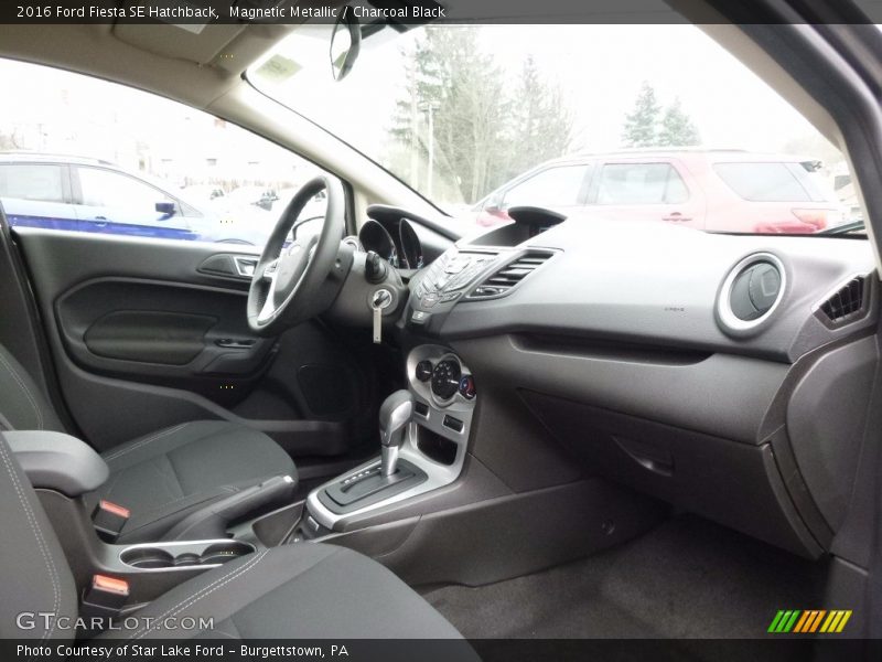 Magnetic Metallic / Charcoal Black 2016 Ford Fiesta SE Hatchback