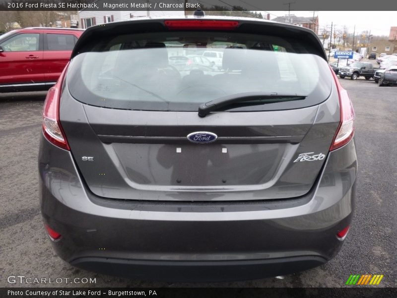 Magnetic Metallic / Charcoal Black 2016 Ford Fiesta SE Hatchback