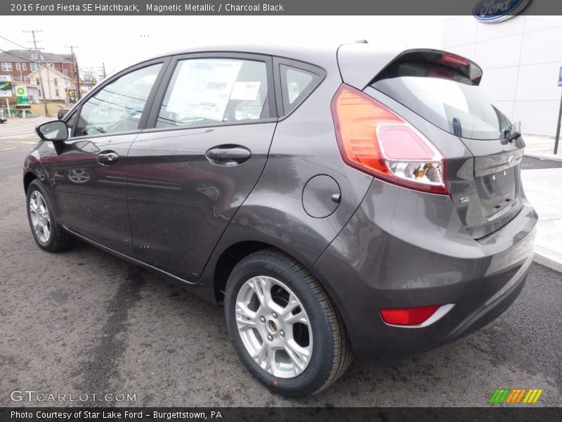 Magnetic Metallic / Charcoal Black 2016 Ford Fiesta SE Hatchback