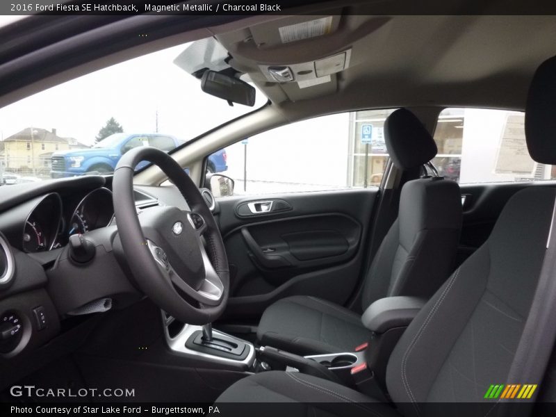Magnetic Metallic / Charcoal Black 2016 Ford Fiesta SE Hatchback