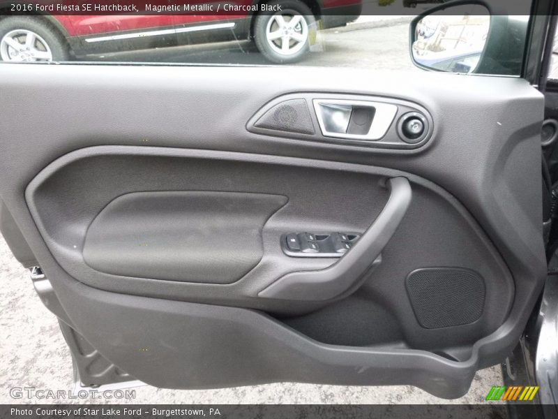 Magnetic Metallic / Charcoal Black 2016 Ford Fiesta SE Hatchback