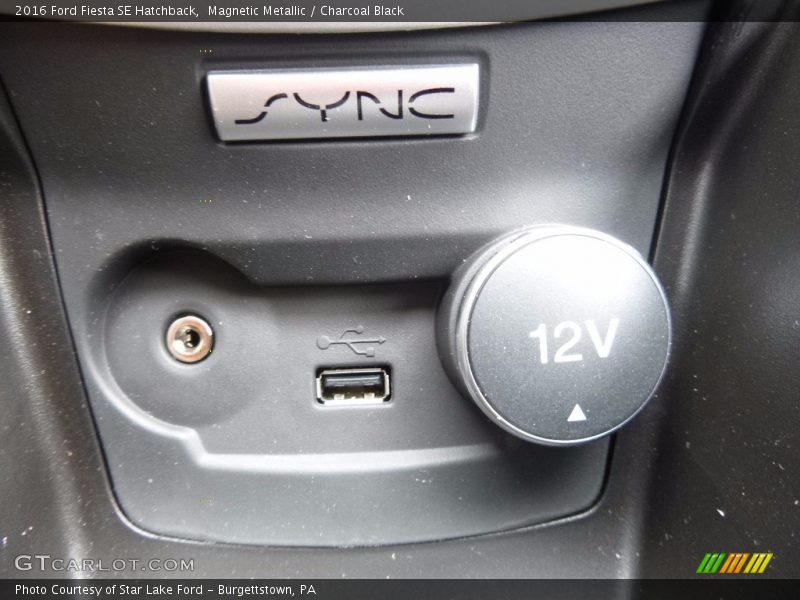 Magnetic Metallic / Charcoal Black 2016 Ford Fiesta SE Hatchback