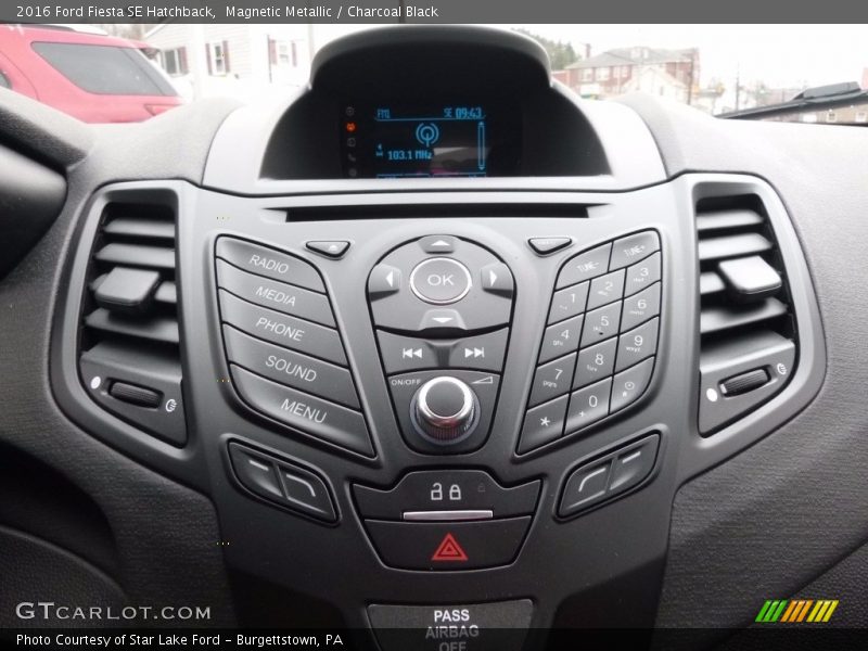 Magnetic Metallic / Charcoal Black 2016 Ford Fiesta SE Hatchback