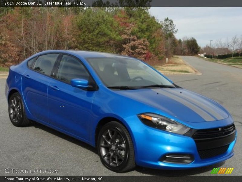 Front 3/4 View of 2016 Dart SE