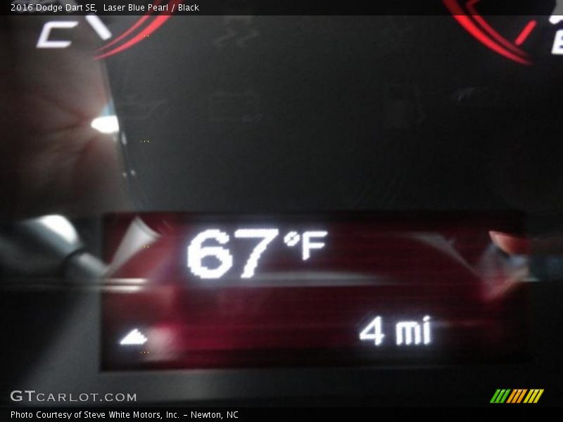 Laser Blue Pearl / Black 2016 Dodge Dart SE