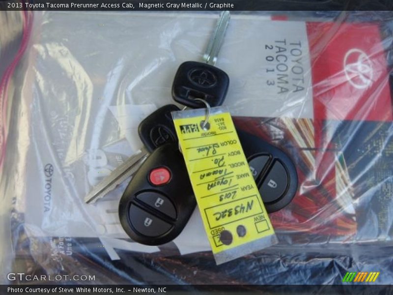Magnetic Gray Metallic / Graphite 2013 Toyota Tacoma Prerunner Access Cab