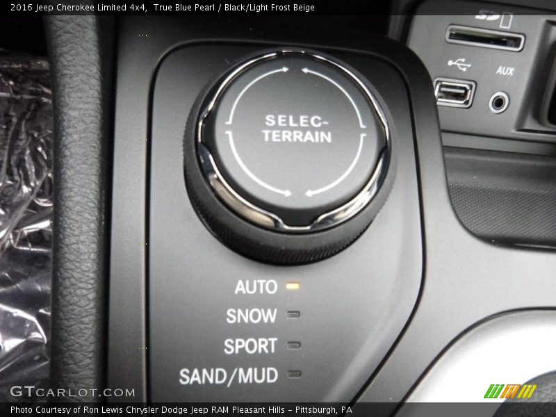 True Blue Pearl / Black/Light Frost Beige 2016 Jeep Cherokee Limited 4x4