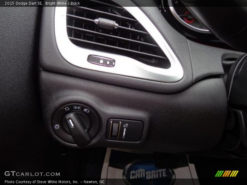 Bright White / Black 2015 Dodge Dart SE