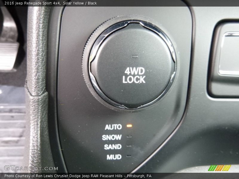 Solar Yellow / Black 2016 Jeep Renegade Sport 4x4