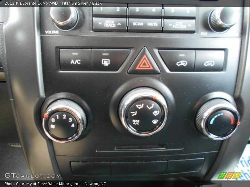 Titanium Silver / Black 2013 Kia Sorento LX V6 AWD