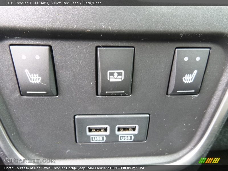 Velvet Red Pearl / Black/Linen 2016 Chrysler 300 C AWD
