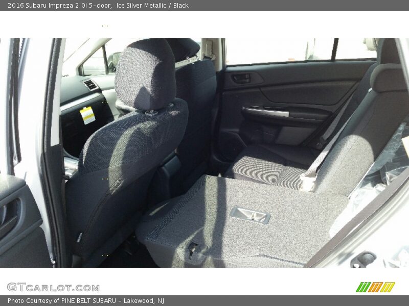 Ice Silver Metallic / Black 2016 Subaru Impreza 2.0i 5-door