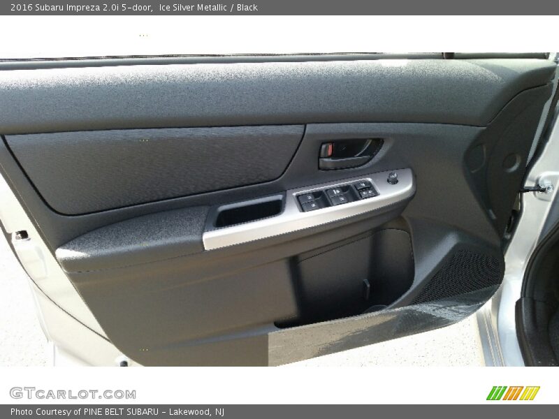 Ice Silver Metallic / Black 2016 Subaru Impreza 2.0i 5-door