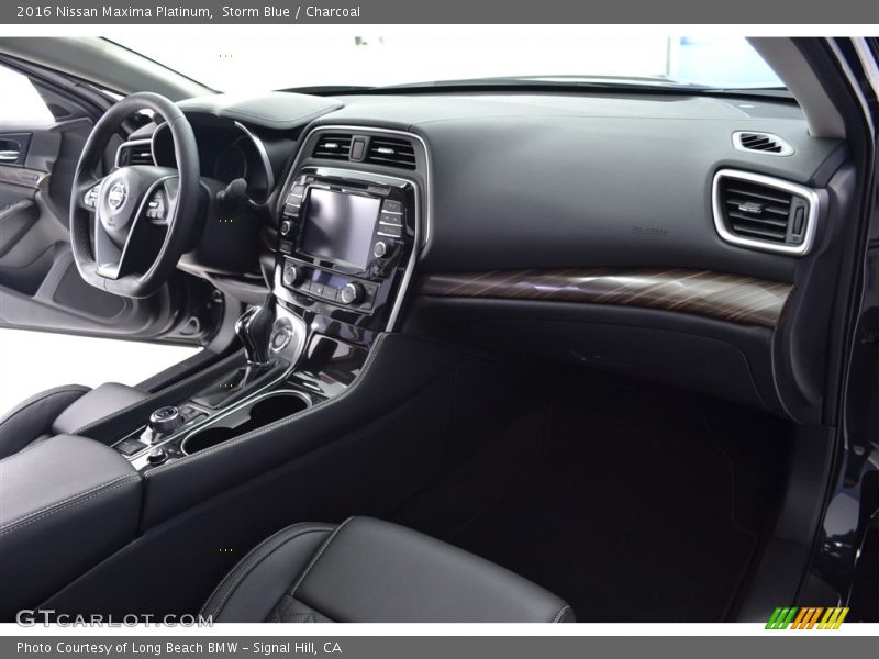 Dashboard of 2016 Maxima Platinum