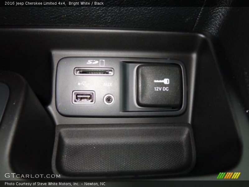 Bright White / Black 2016 Jeep Cherokee Limited 4x4