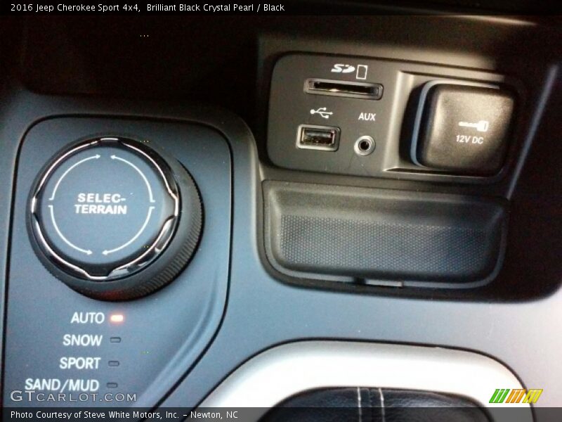 Brilliant Black Crystal Pearl / Black 2016 Jeep Cherokee Sport 4x4