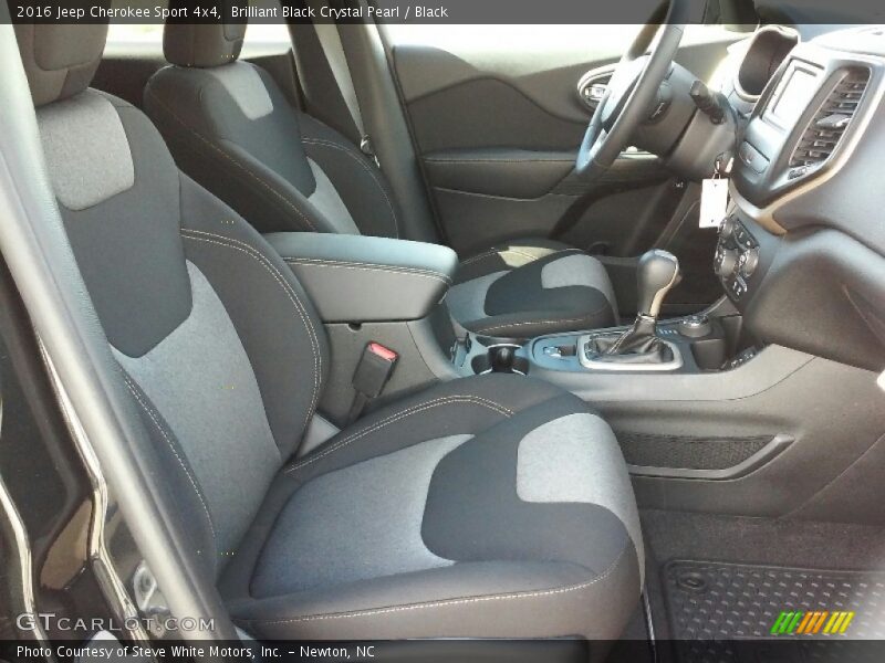 Brilliant Black Crystal Pearl / Black 2016 Jeep Cherokee Sport 4x4