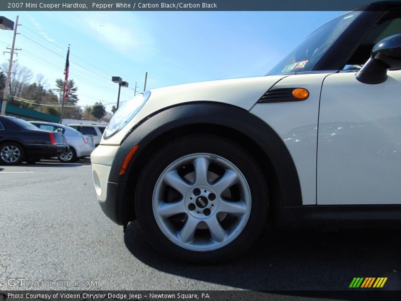 Pepper White / Carbon Black/Carbon Black 2007 Mini Cooper Hardtop