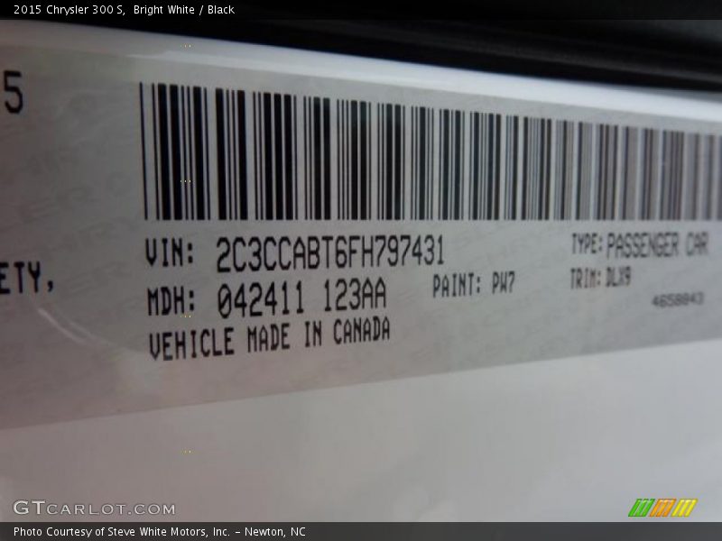 Bright White / Black 2015 Chrysler 300 S