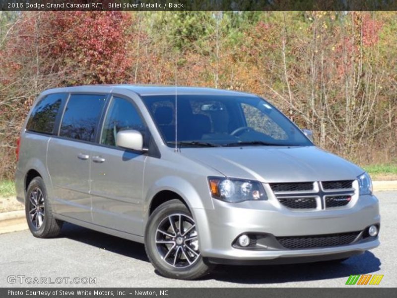 Front 3/4 View of 2016 Grand Caravan R/T