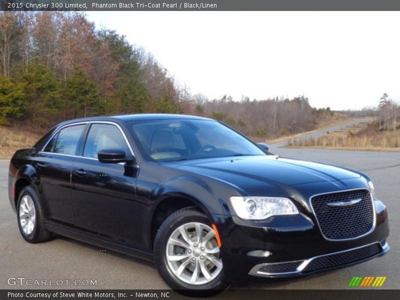 Phantom Black Tri-Coat Pearl / Black/Linen 2015 Chrysler 300 Limited