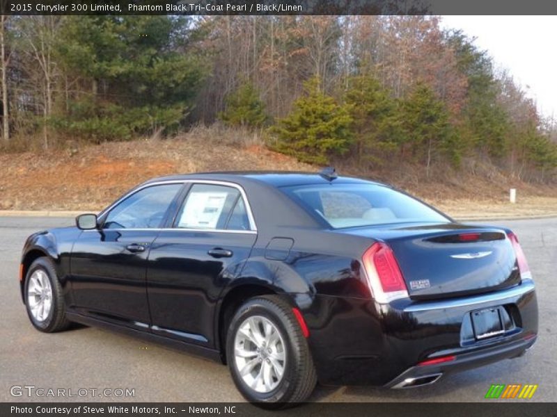 Phantom Black Tri-Coat Pearl / Black/Linen 2015 Chrysler 300 Limited