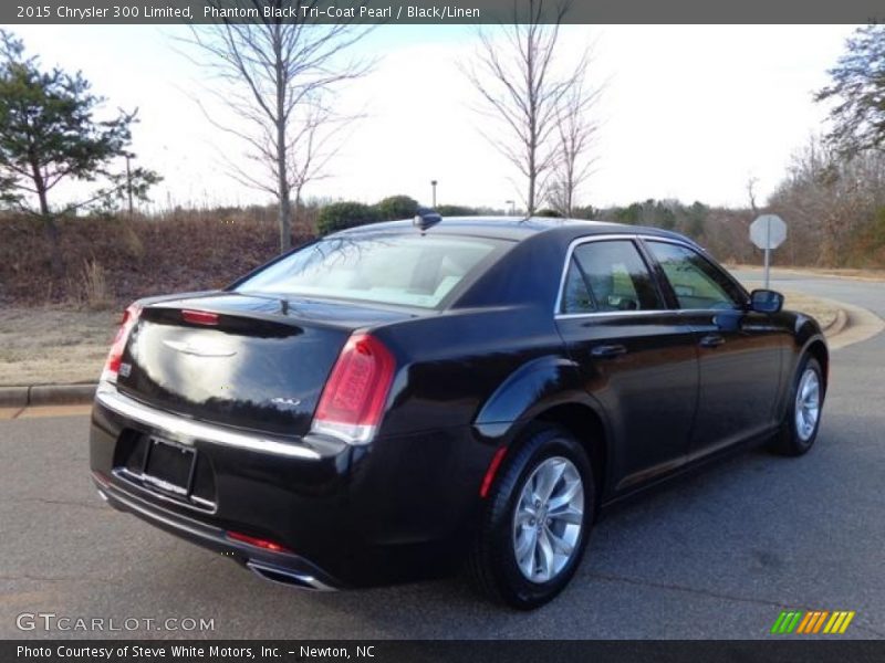 Phantom Black Tri-Coat Pearl / Black/Linen 2015 Chrysler 300 Limited