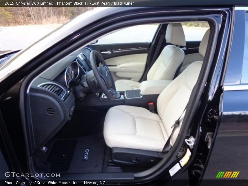 Phantom Black Tri-Coat Pearl / Black/Linen 2015 Chrysler 300 Limited