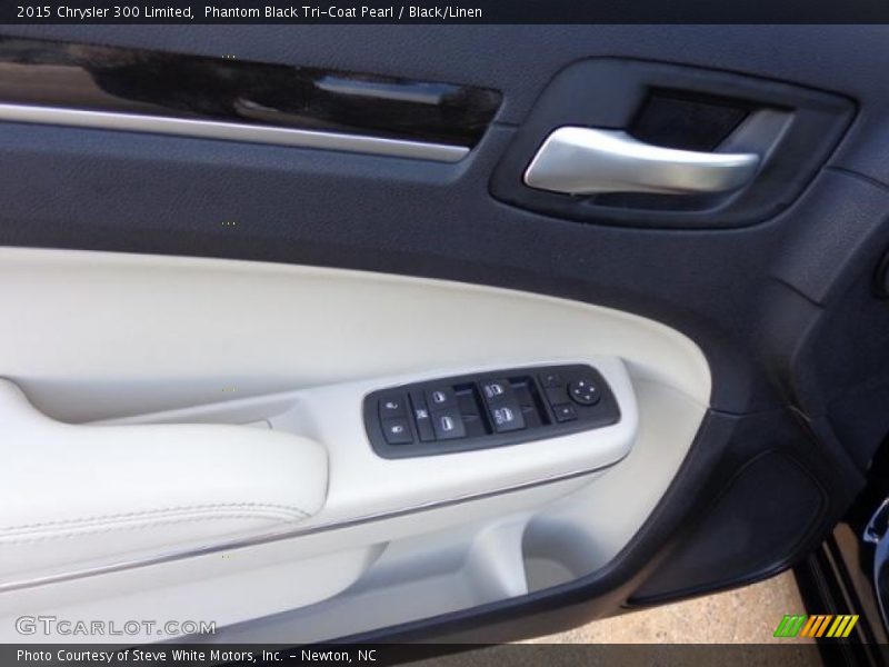 Phantom Black Tri-Coat Pearl / Black/Linen 2015 Chrysler 300 Limited