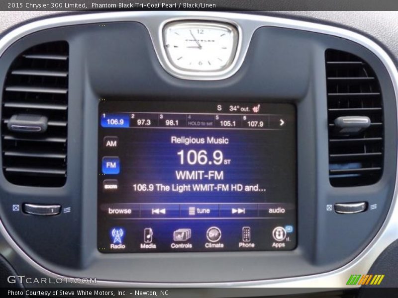 Phantom Black Tri-Coat Pearl / Black/Linen 2015 Chrysler 300 Limited