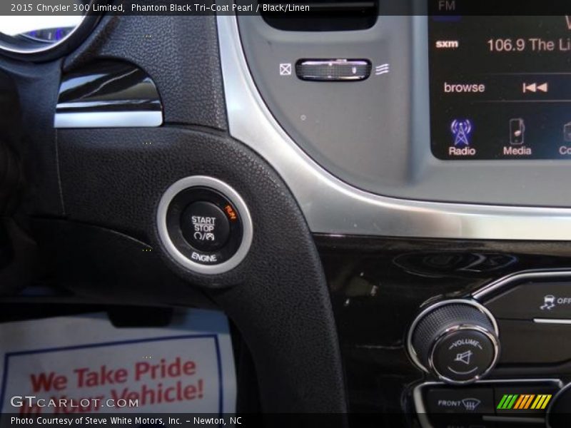 Phantom Black Tri-Coat Pearl / Black/Linen 2015 Chrysler 300 Limited
