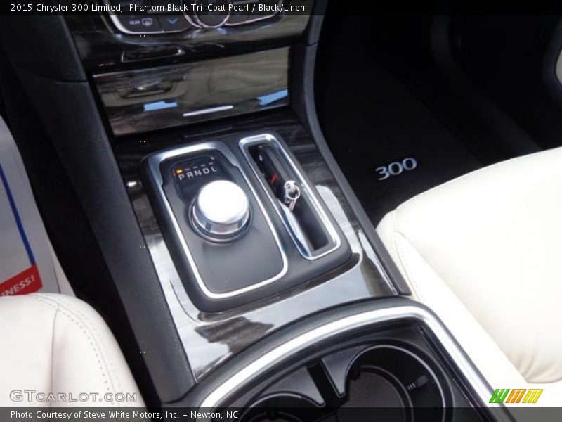 Phantom Black Tri-Coat Pearl / Black/Linen 2015 Chrysler 300 Limited