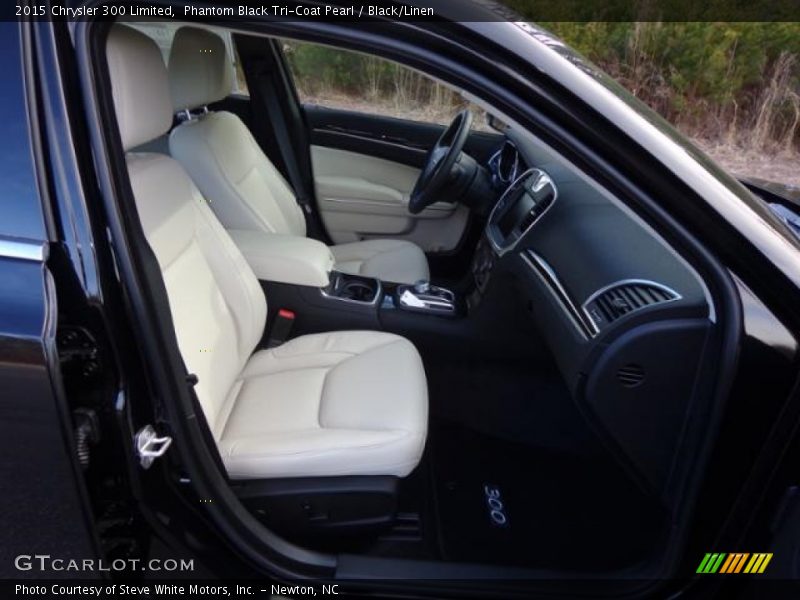 Phantom Black Tri-Coat Pearl / Black/Linen 2015 Chrysler 300 Limited