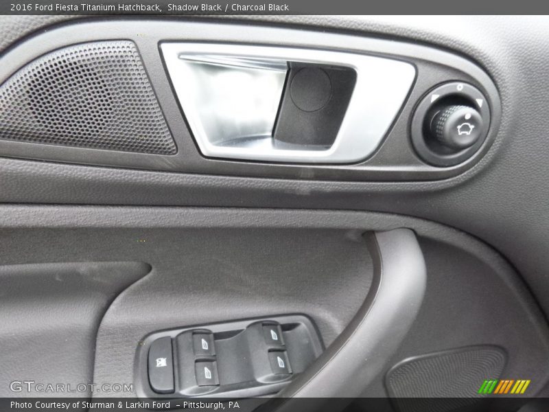 Shadow Black / Charcoal Black 2016 Ford Fiesta Titanium Hatchback