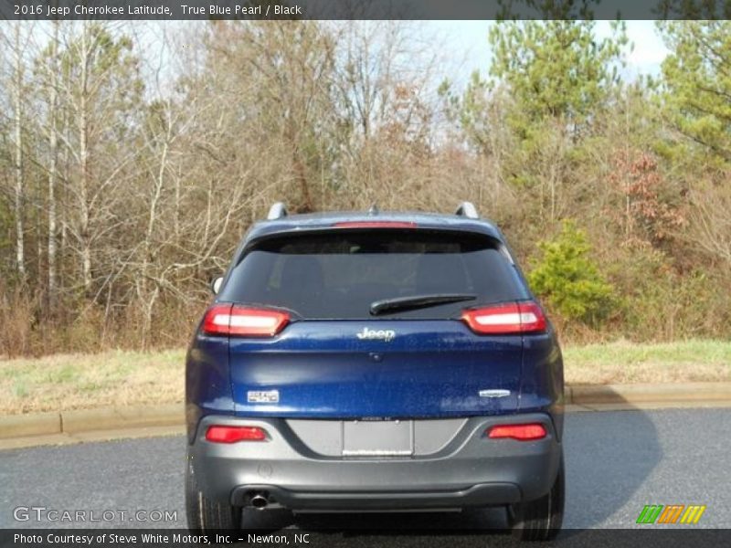 True Blue Pearl / Black 2016 Jeep Cherokee Latitude