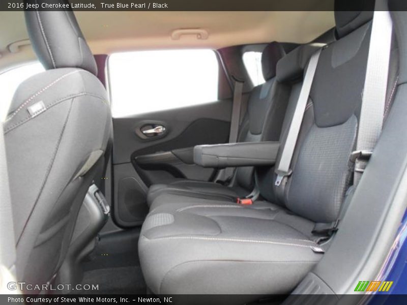 True Blue Pearl / Black 2016 Jeep Cherokee Latitude