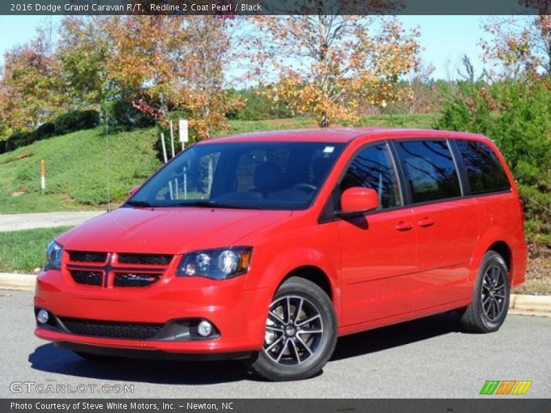 Front 3/4 View of 2016 Grand Caravan R/T