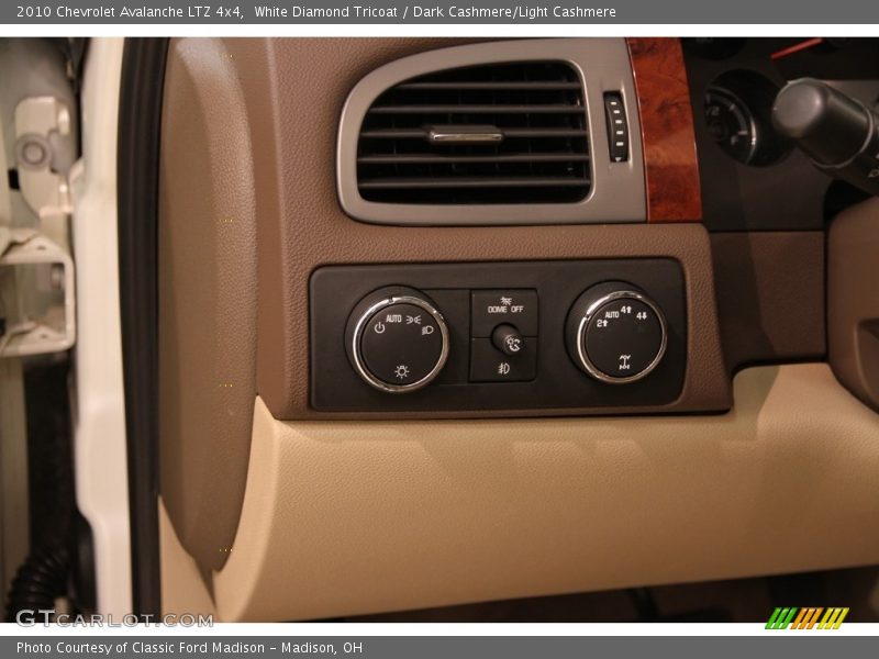 White Diamond Tricoat / Dark Cashmere/Light Cashmere 2010 Chevrolet Avalanche LTZ 4x4